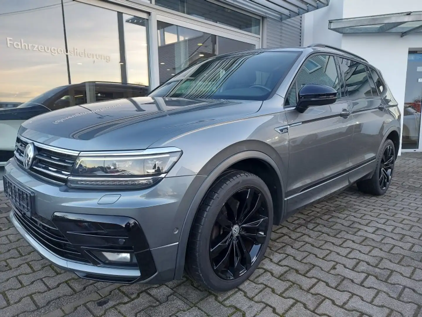 Volkswagen Tiguan Allspace 2.0 TSI Highline 4Motion R-line Black Style 20Zoll Grau - 2