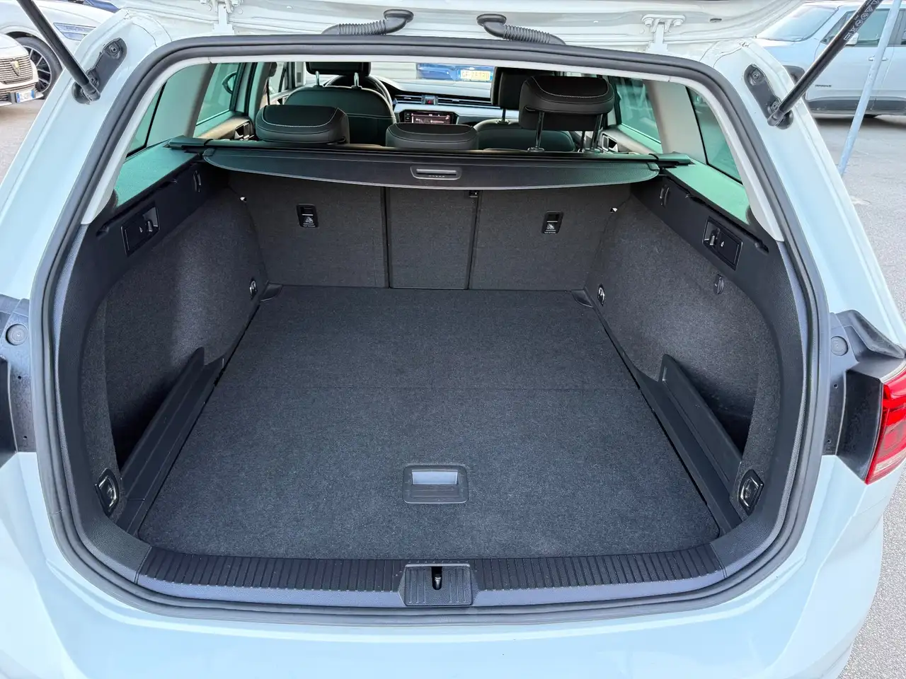 Volkswagen Passat Variant 2.0 TDI SCR EVO Executive, миниатюра 11