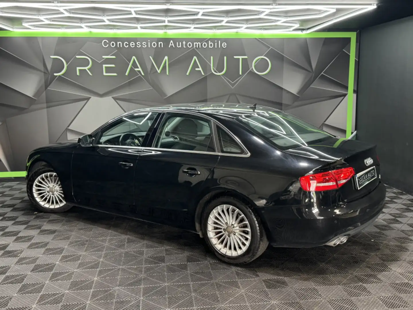 Audi A4 2.0 TDI 136CH ULTRA CLEAN DIESEL DPF ATTRACTION EU Noir - 2