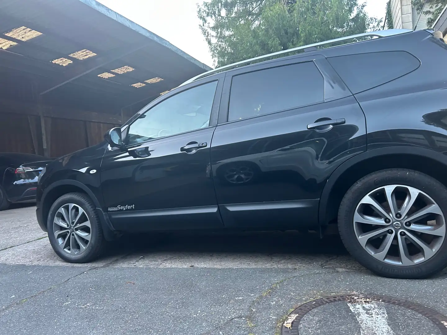 Nissan Qashqai+2 dCi1.6 DPF 4x4 Start/Stop 7Sitze Schwarz - 2
