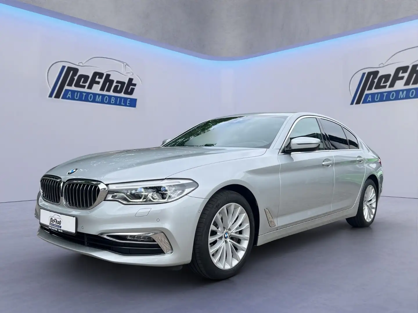 BMW 540 d Lim.xDrive Luxury Line*LASER*LED*4xSHZ*DIGI Stříbrná - 2