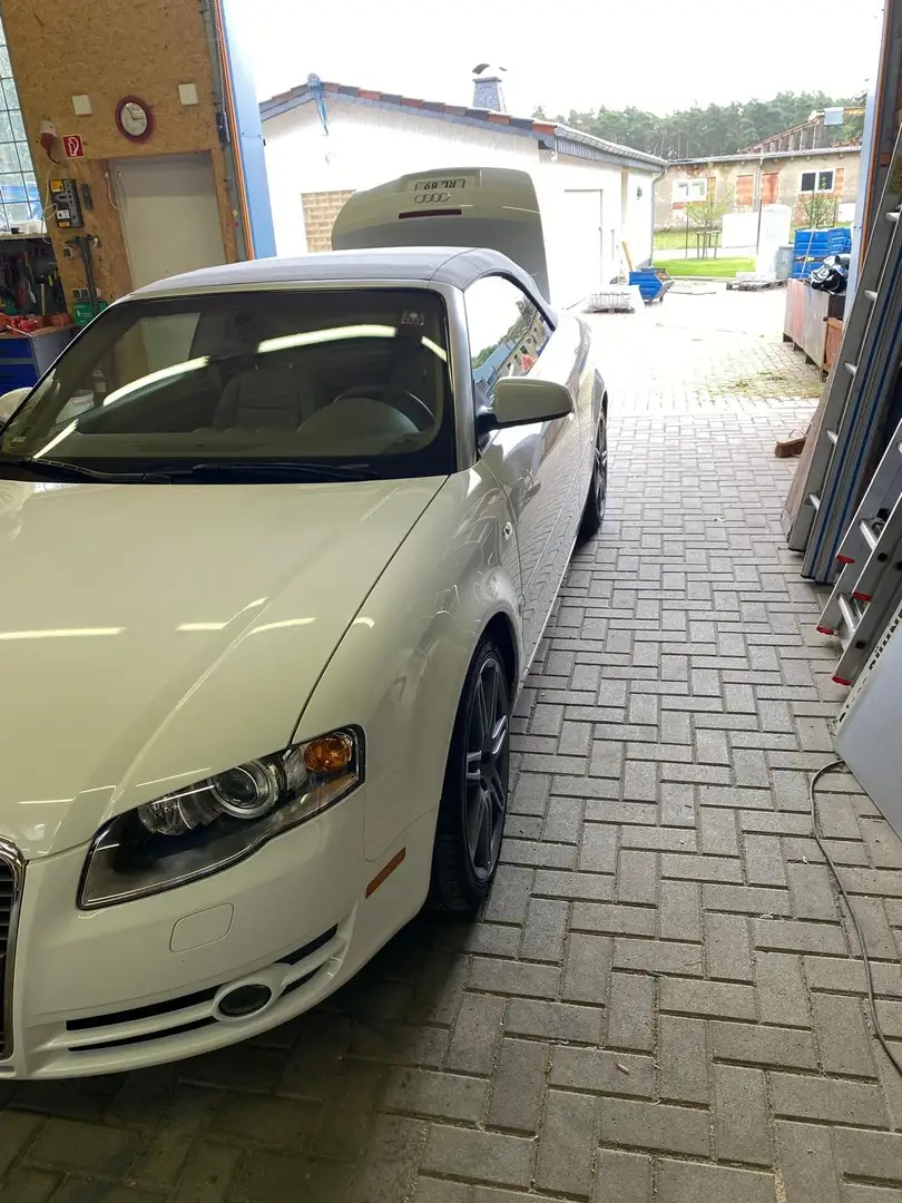 Audi A4 A4 Cabriolet 2.0 TFSI multitronic Weiß - 2