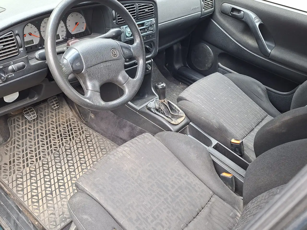 Volkswagen Passat 1.6, foto 7