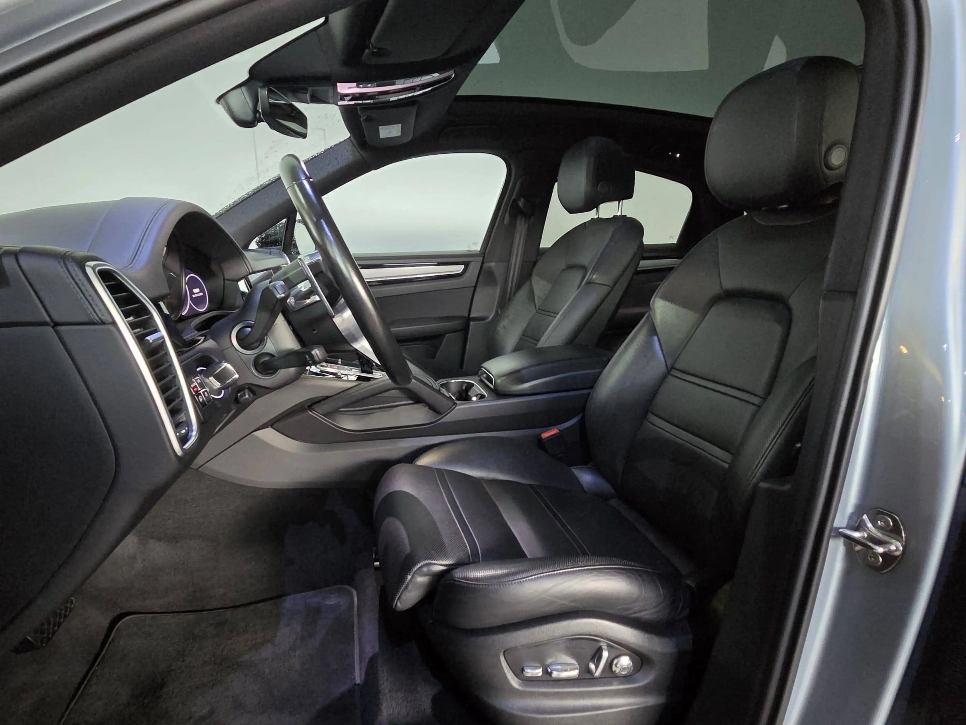 Porsche Cayenne 3,0i Coupe, Sport Chrono, Pano, ACC, LED — photo 13