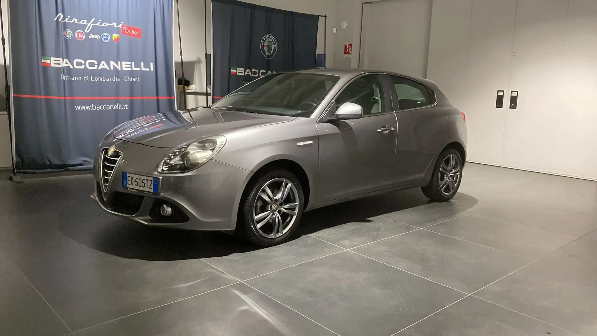 Alfa Romeo Giulietta Giulietta 1.4 Turbo 120 CV Distinctive Grau - 1
