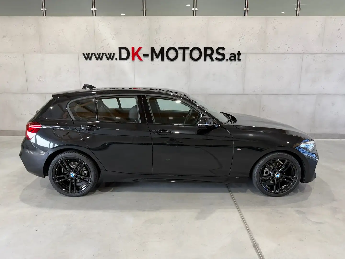 BMW 118 118 d Edition M Sport Shadow / LED / 18" / Leder Schwarz - 1