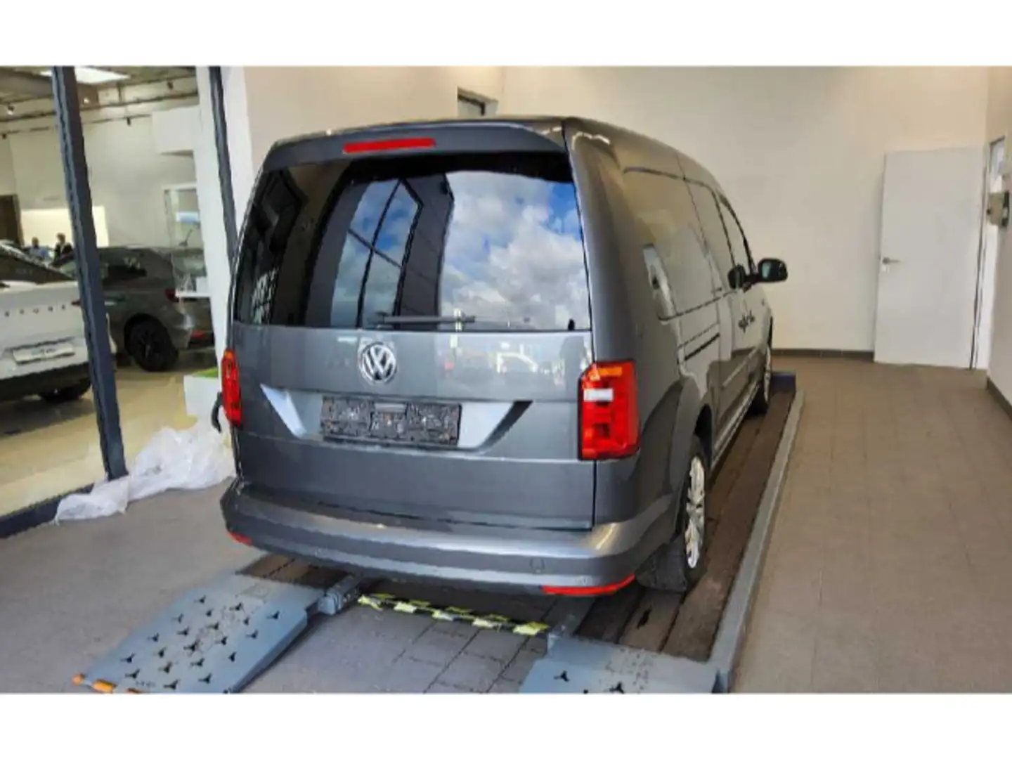 Volkswagen Caddy 1.4 TSI DSG NAVI EPH ACC SHZ Grau - 2