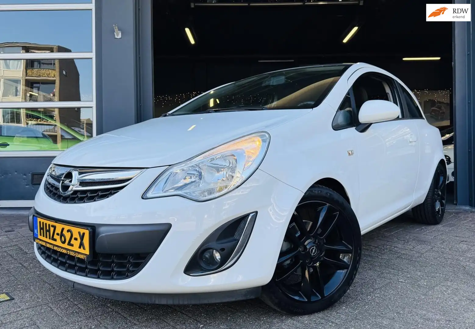 Opel Corsa .4- 16V Color Edition *AIRCO*NW.APK*ELEKTR. PAKKET Wit - 1