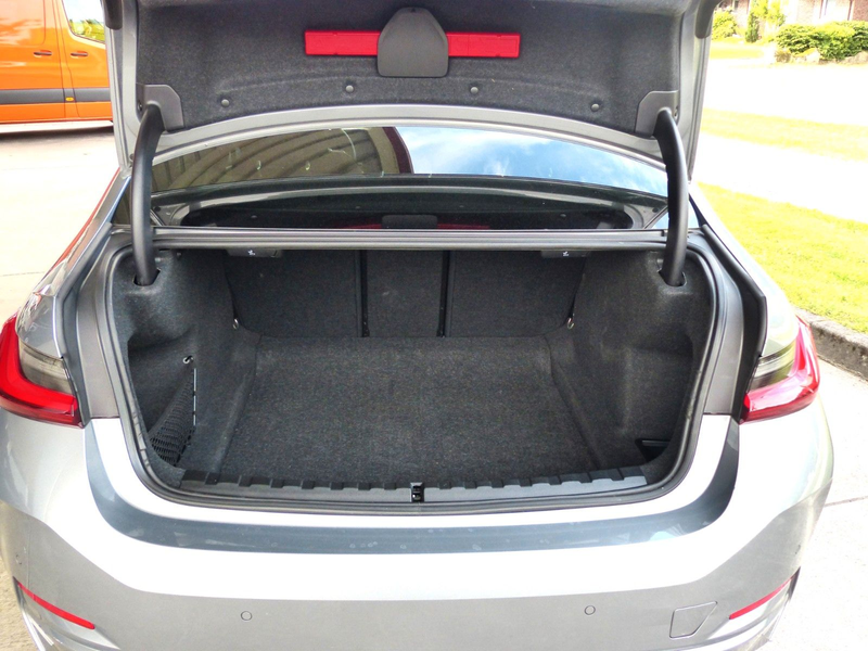 BMW 320 d Autom. neues Mod. Scheckheft 1. Hand — photo 17