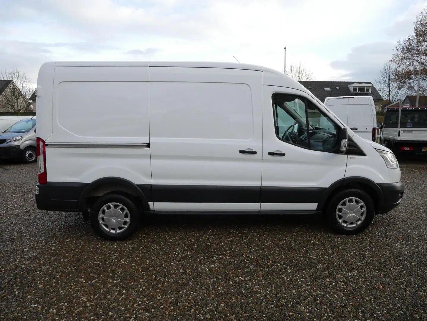 Ford Transit 2.0 TDCI 130PK, L2H2, Trend, Airco Weiß - 2