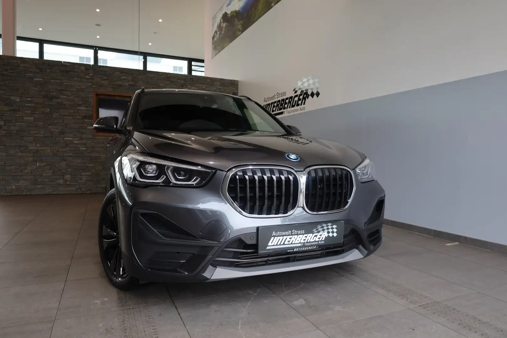 BMW X1 xDrive25e Advantage PHEV Grau - 2