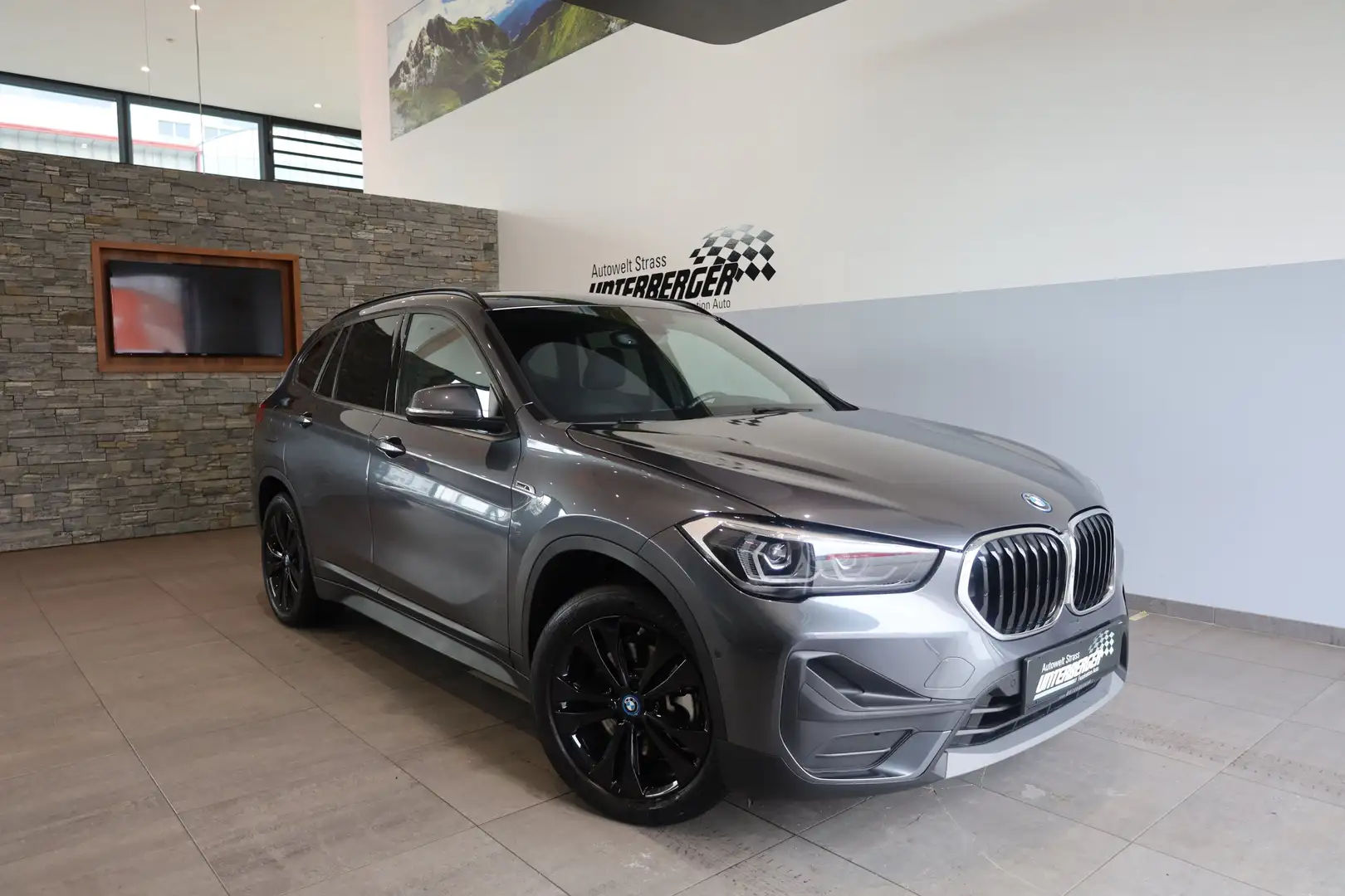 BMW X1 xDrive25e Advantage PHEV Grau - 1