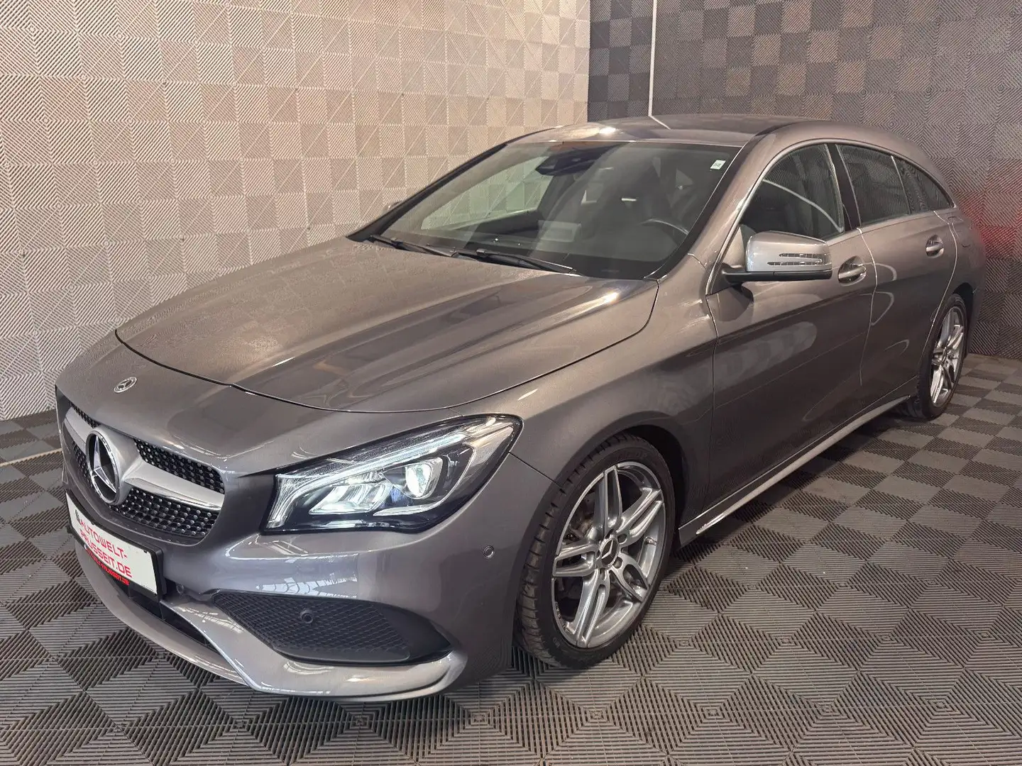 Mercedes-Benz CLA 200 *AMG*TEMPO-AUTOMATIK-NAVI-SHZ-LED-18" Grau - 2