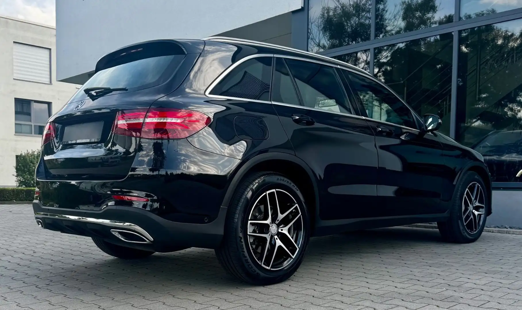 Mercedes-Benz GLC 220 d 4-Matic AMG-LINE*LEDER*SHZ*LED*NAVI*TEL Negro - 2