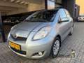 Toyota Yaris 1.3 VVTi Aspiration / AUTOMAAT / APK 11-2026 Grijs - thumbnail 2