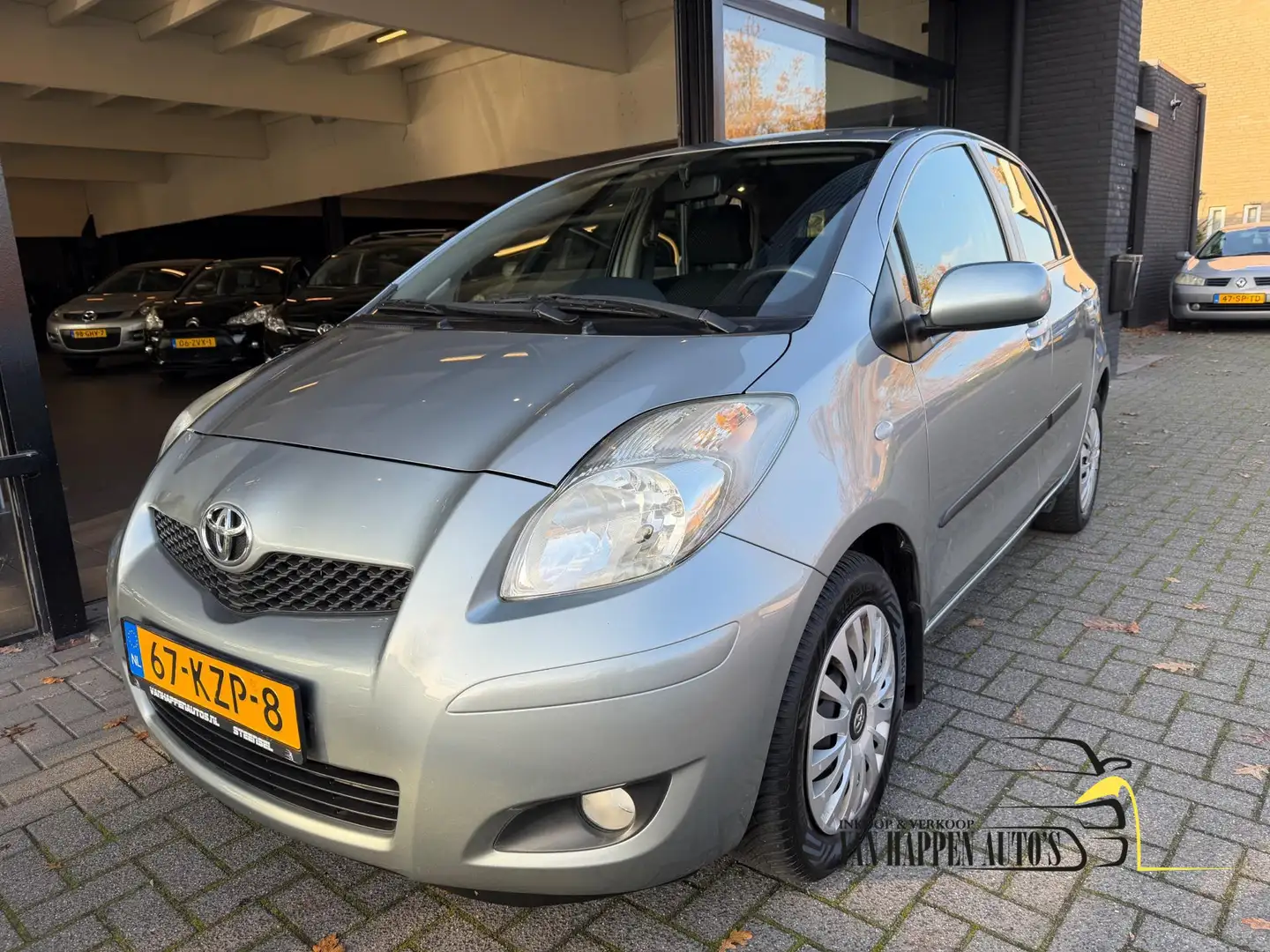 Toyota Yaris 1.3 VVTi Aspiration / AUTOMAAT / APK 11-2026 Grijs - 2