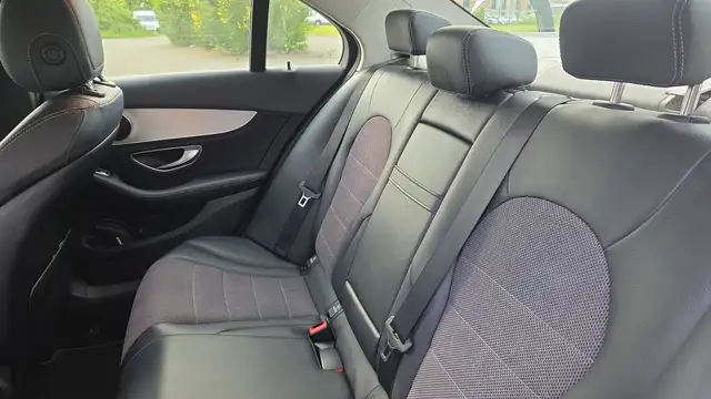 Mercedes-Benz C-Class view 9