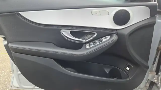 Mercedes-Benz C-Class view 7
