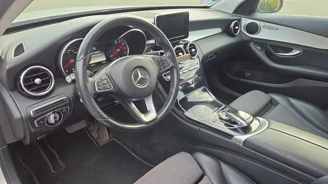 Mercedes-Benz C-Class view 8