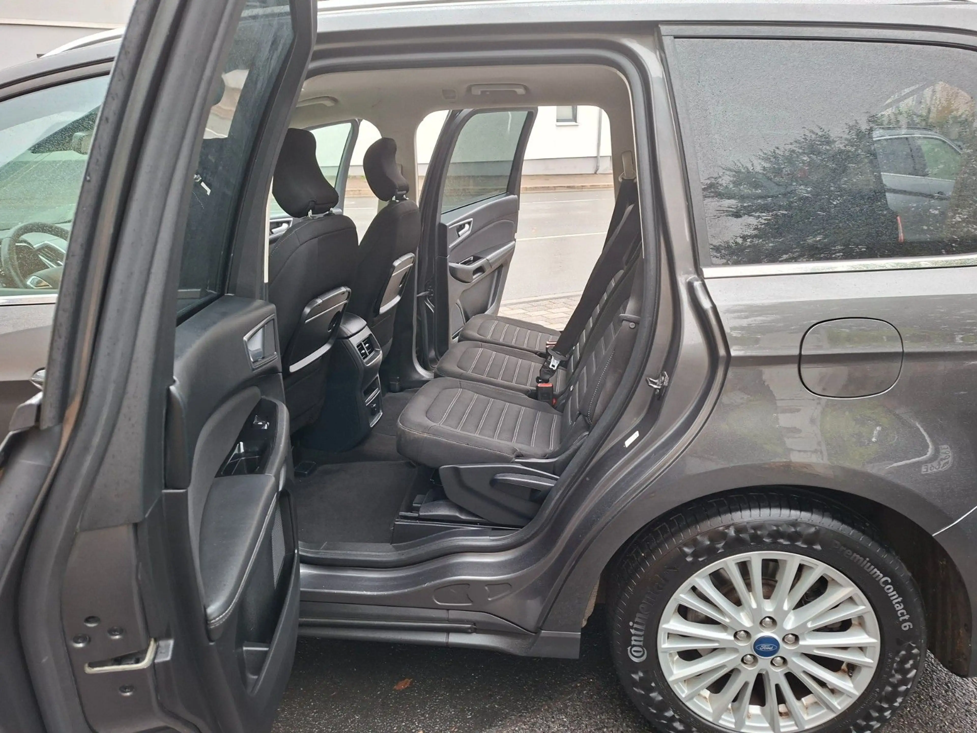 Ford Galaxy Titanium — photo 6