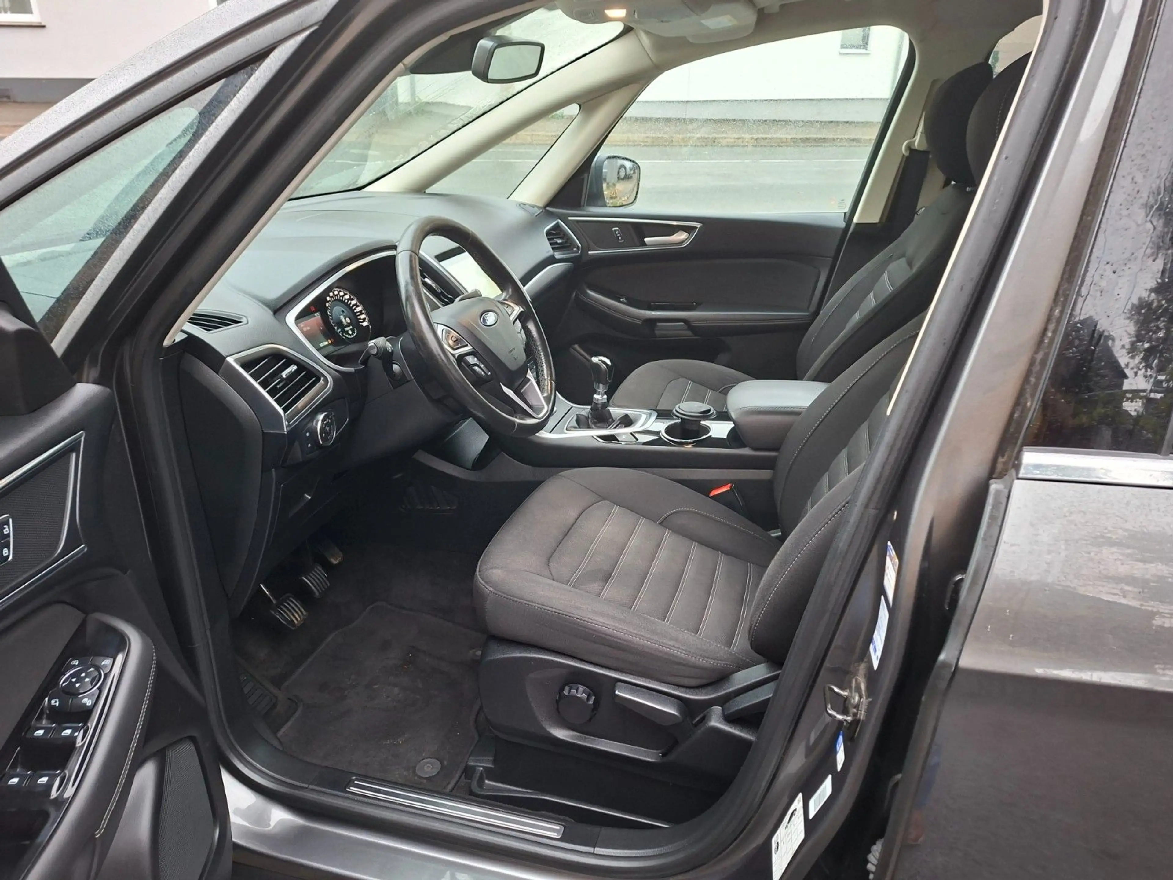 Ford Galaxy Titanium — photo 8