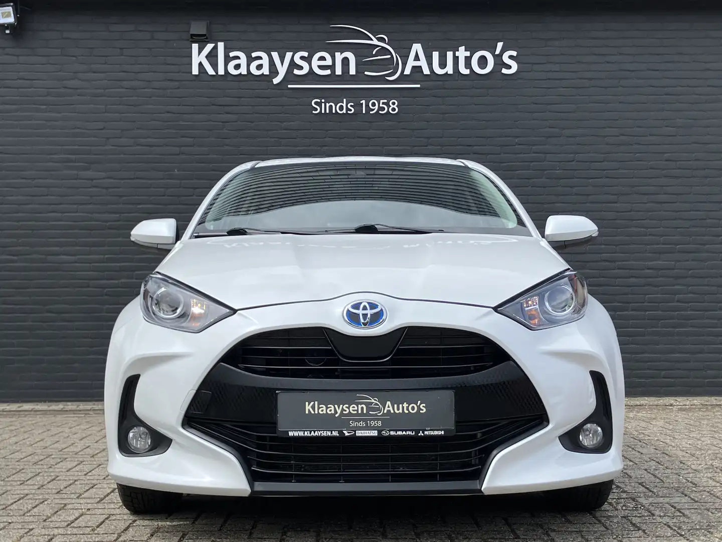 Toyota Yaris 1.5 Hybrid Dynamic AUT. | 1e eigenaar | dealer ond Wit - 2