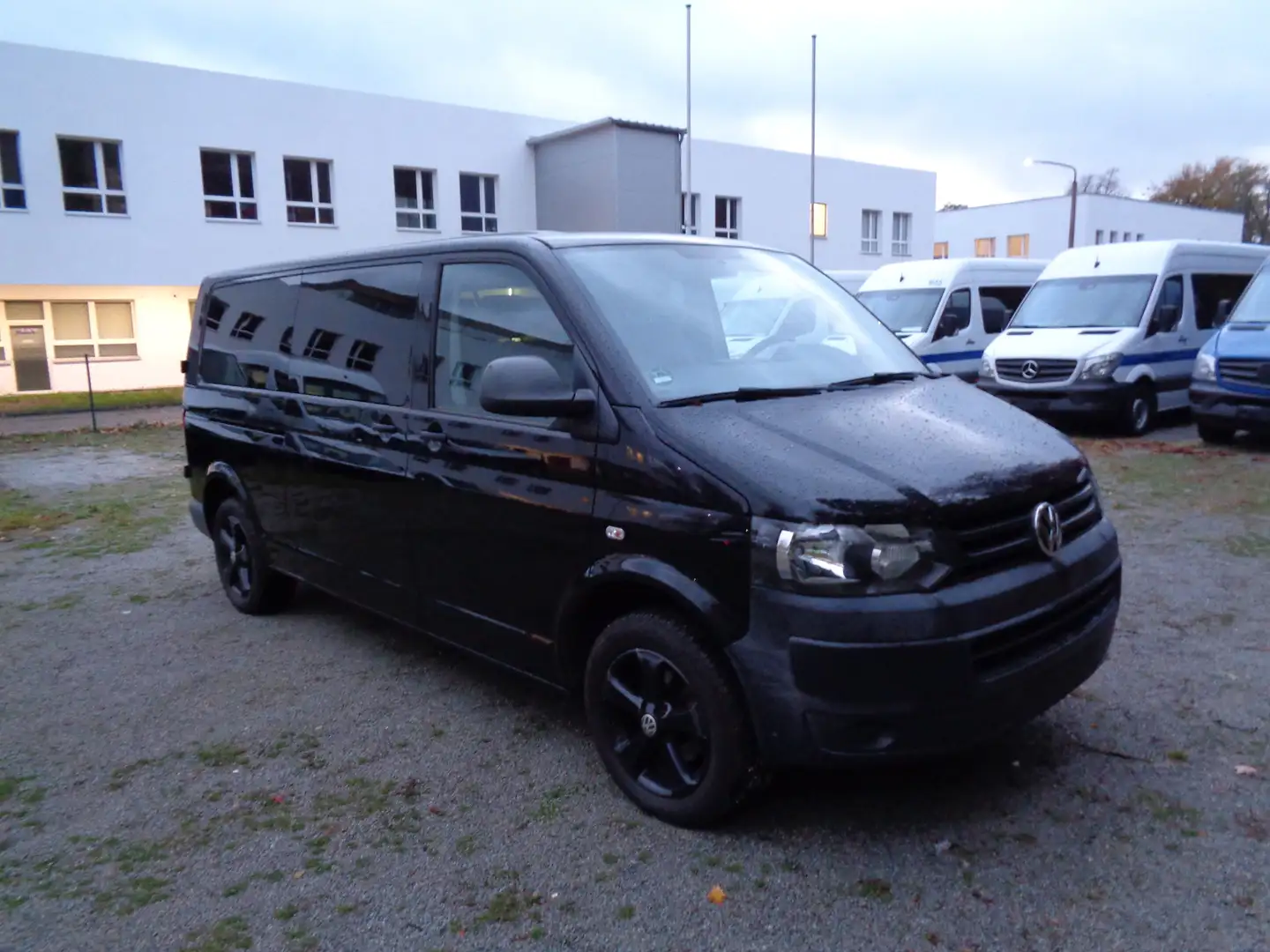 Volkswagen T5 Transporter LANG; KLIMA Schwarz - 1