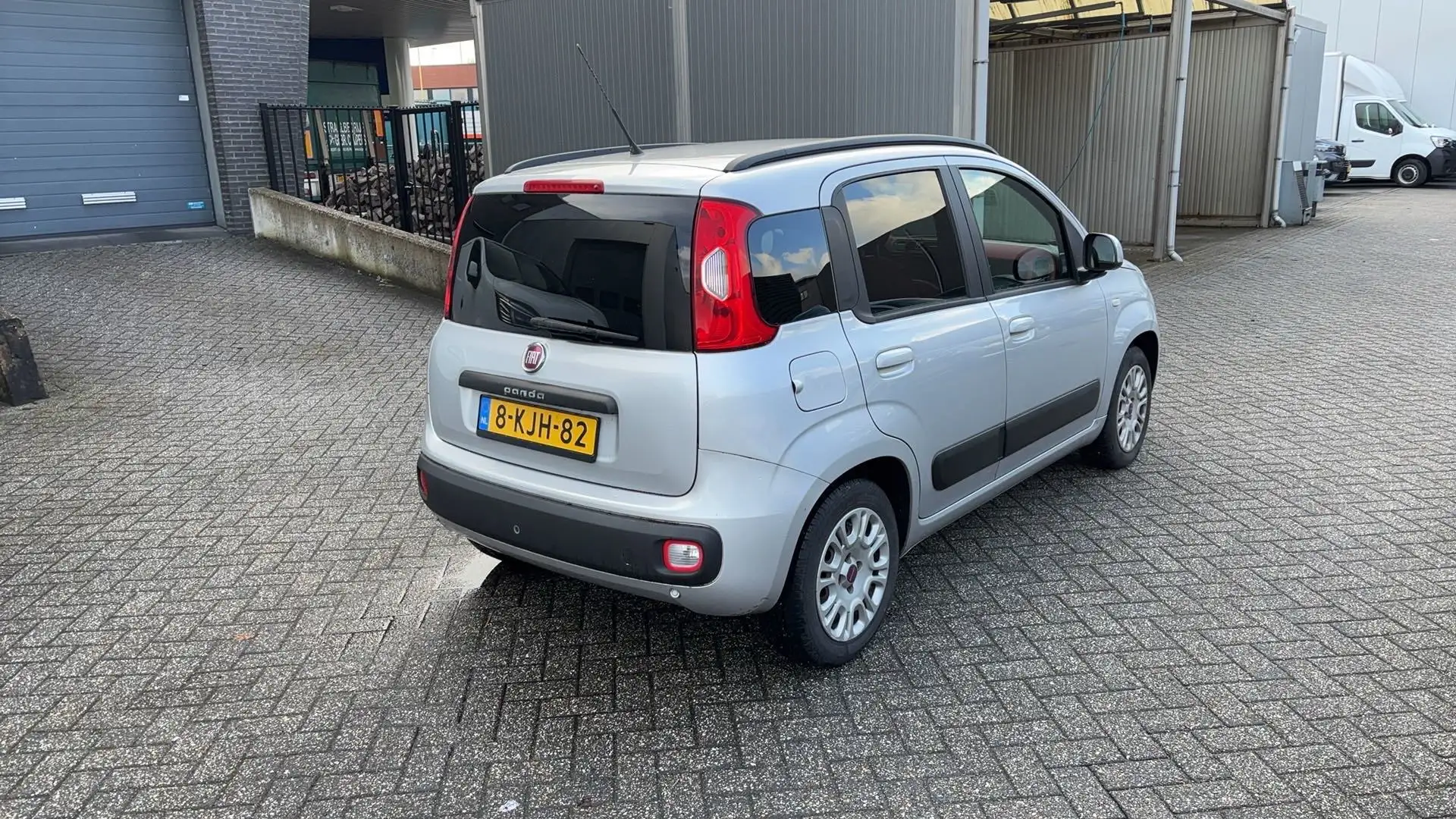 Fiat Panda 0.9 TwinAir Lounge Automaat Clima PDC Hoge instap Grau - 2