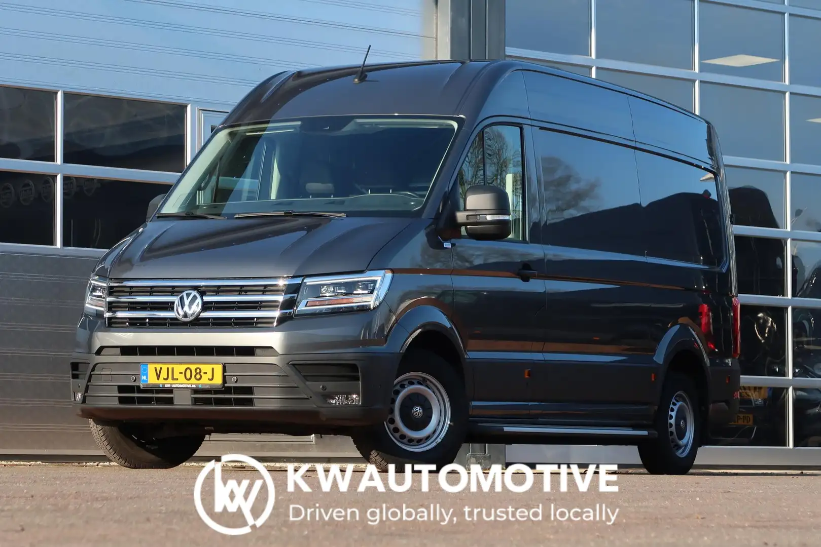 Volkswagen Crafter 35 2.0 TDI L3H3 AUT/ CAMERA/ LED/ ACC/ AIRCO/ NAVI Grijs - 1