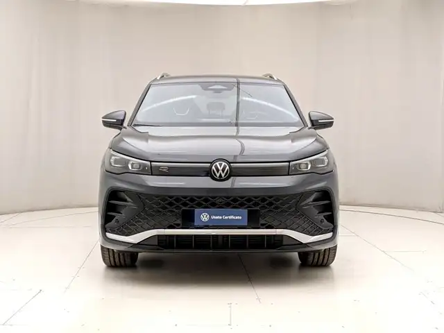 Volkswagen Tiguan view 2