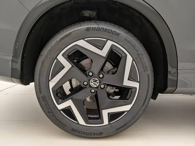Volkswagen Tiguan view 9