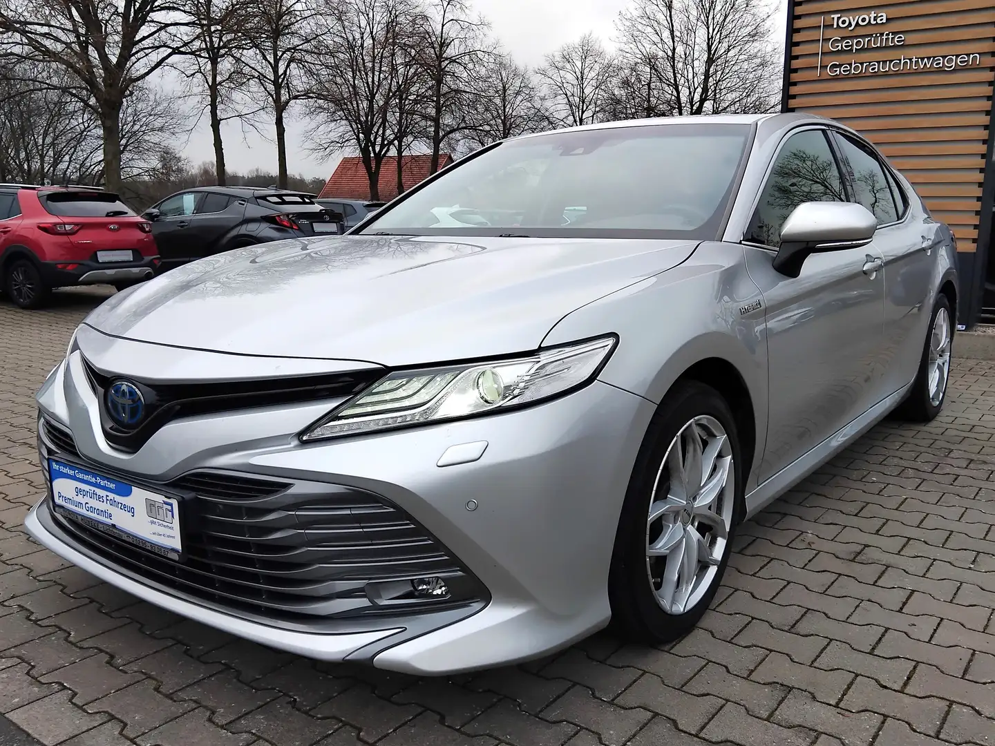 Toyota Camry Hybrid Executive, Anhängerkupplung, LED, Navi Silber - 1