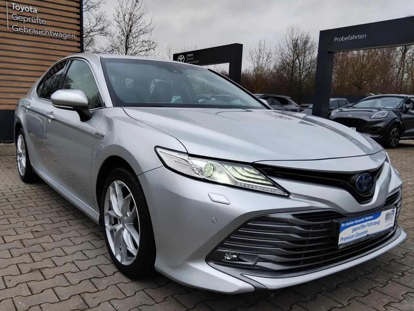 Toyota Camry Hybrid Executive, Anhängerkupplung, LED, Navi Silber - 2