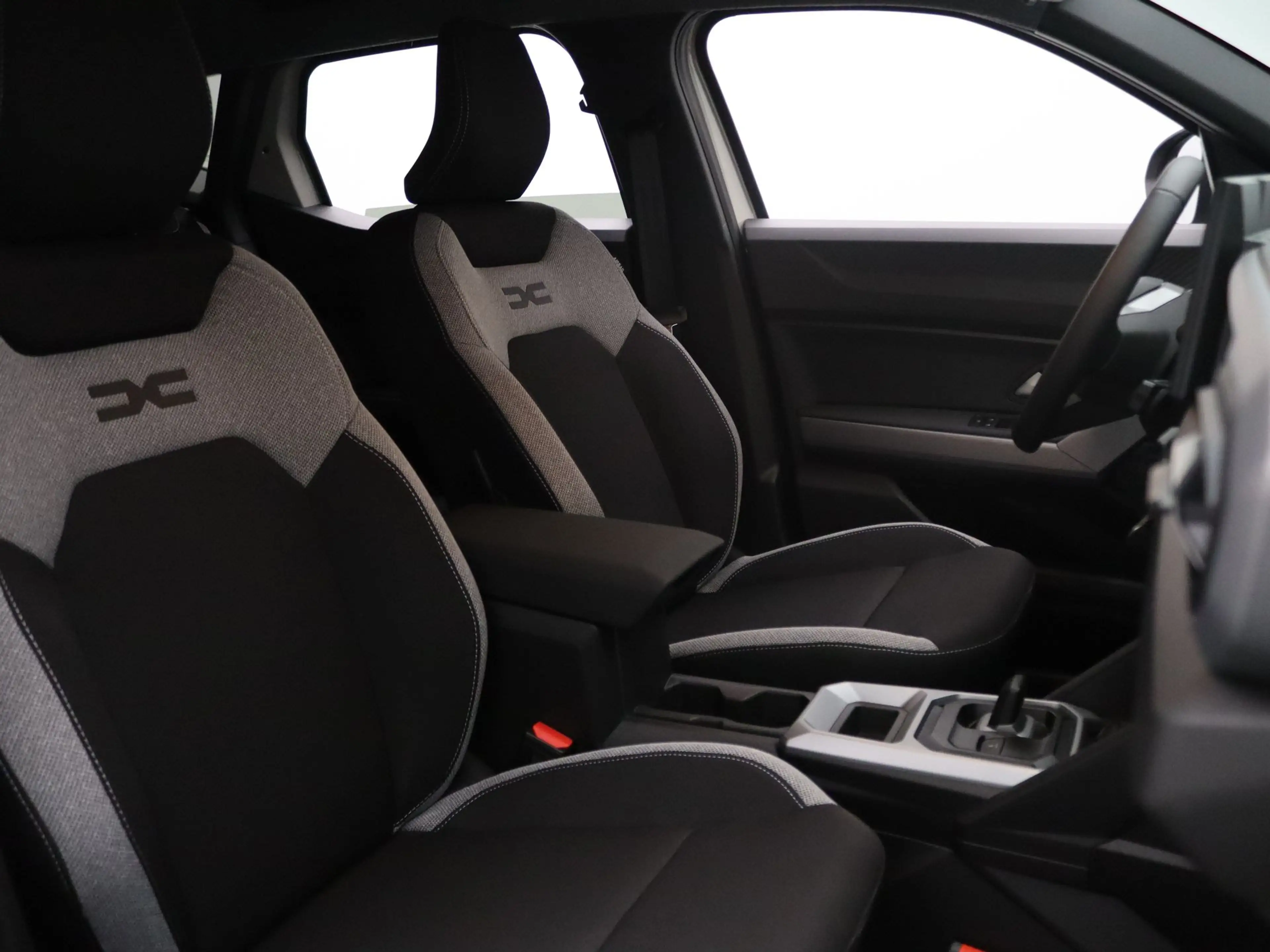 Dacia Duster 155pk hybrid limited edition Apple Carplay/Android — photo 31
