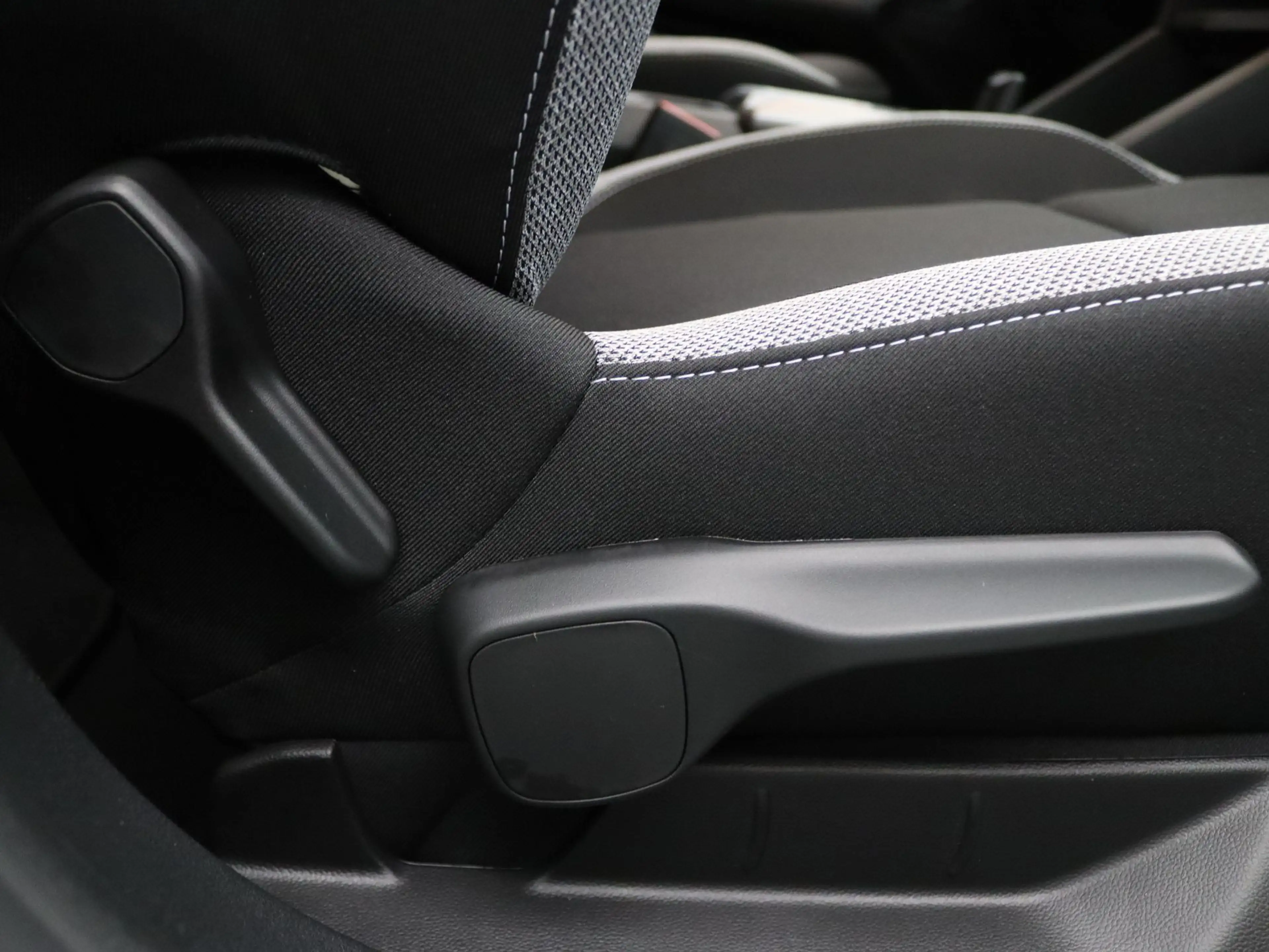 Dacia Duster 155pk hybrid limited edition Apple Carplay/Android — photo 32