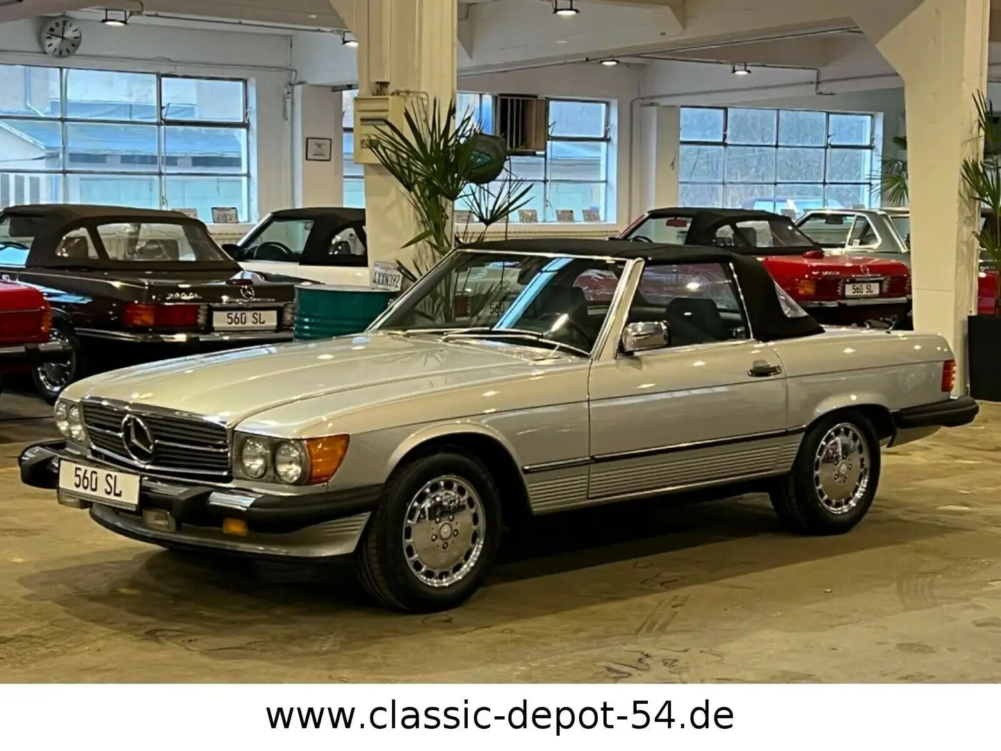 Mercedes-Benz SL 560 Stříbrná - 1