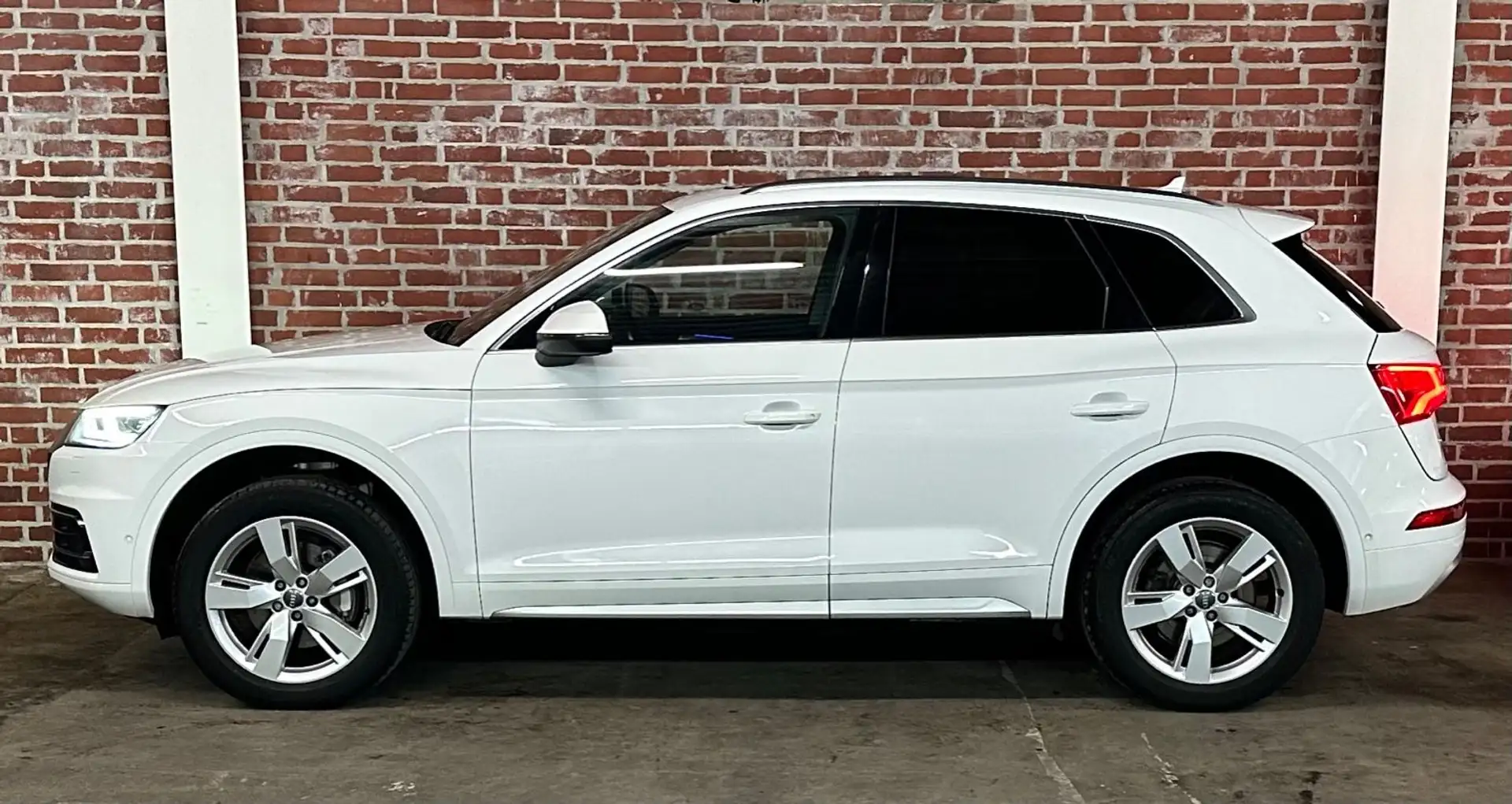 Audi Q5 2.0 Tdi quattro Sport LED/ACC/PANO/AHK/360Kam Bílá - 2