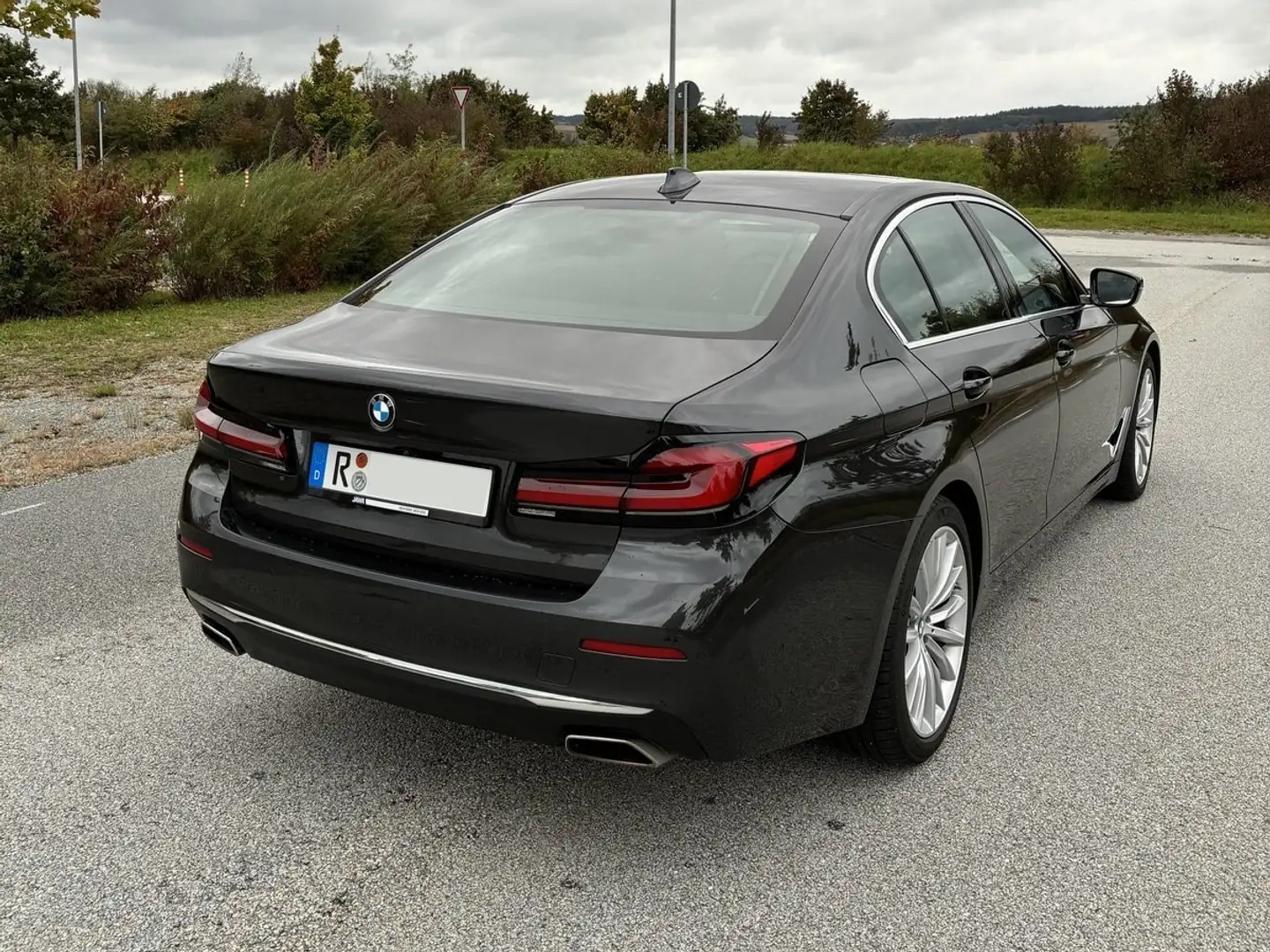 BMW 530 d Mild Hybrid Luxury Line S-Dach SpoSi ACC BLIS Hu Grau - 2