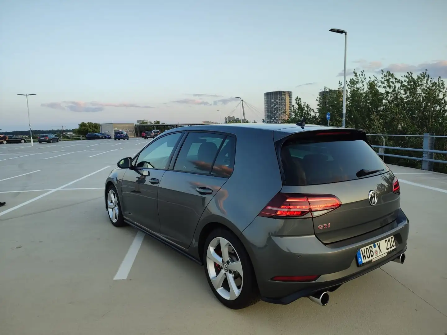 Volkswagen Golf GTI Golf GTI 2.0 TSI OPF DSG Performance Grau - 2