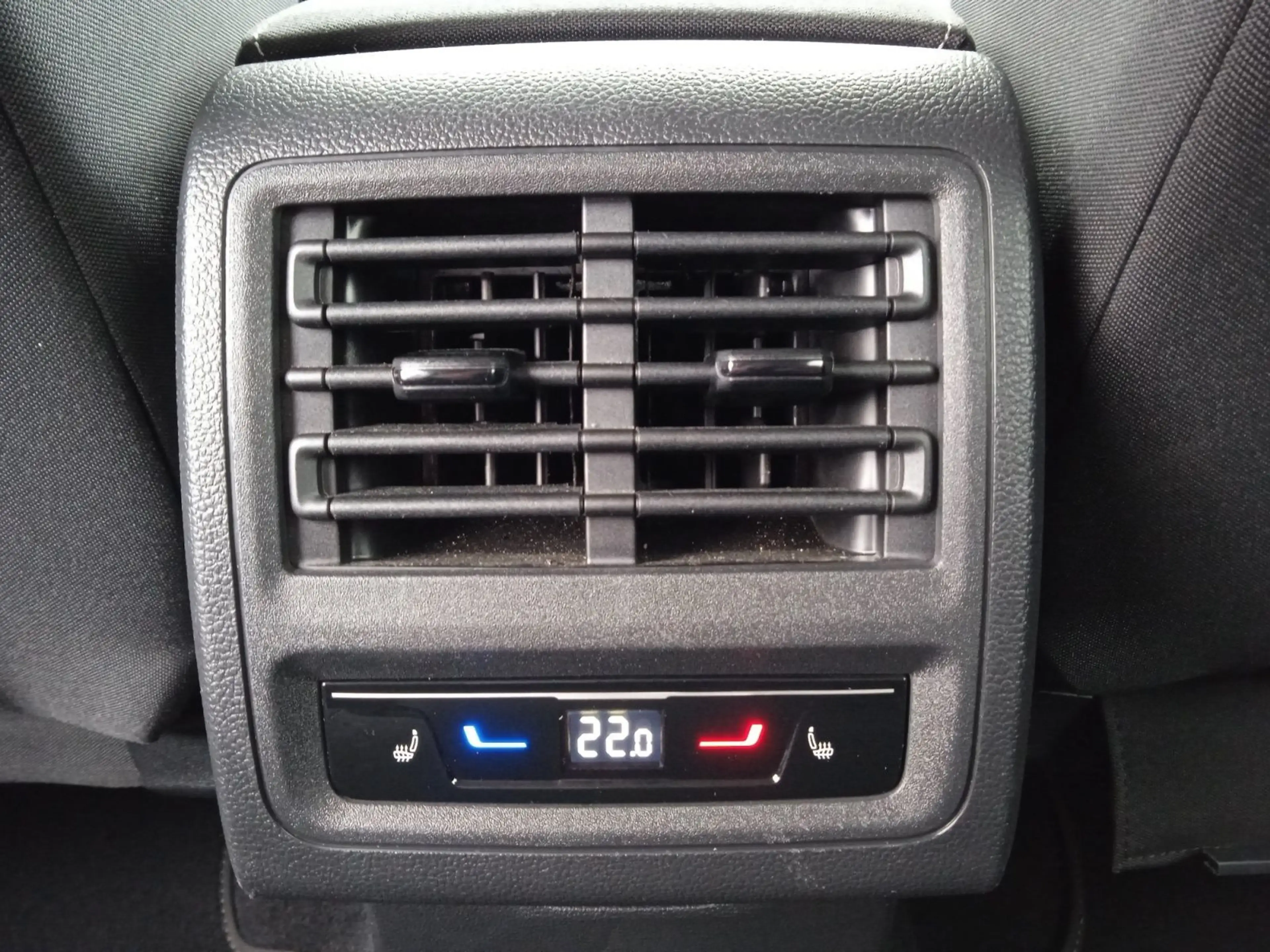 Volkswagen Golf VIII Style 2.0 TDI DSG / Standh, Navi, LED+ — photo 21