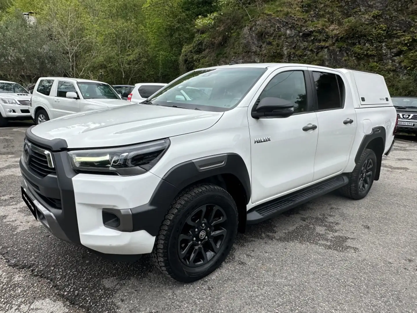 Toyota Hilux Cabina Doble Invincible Aut. Blanco - 2