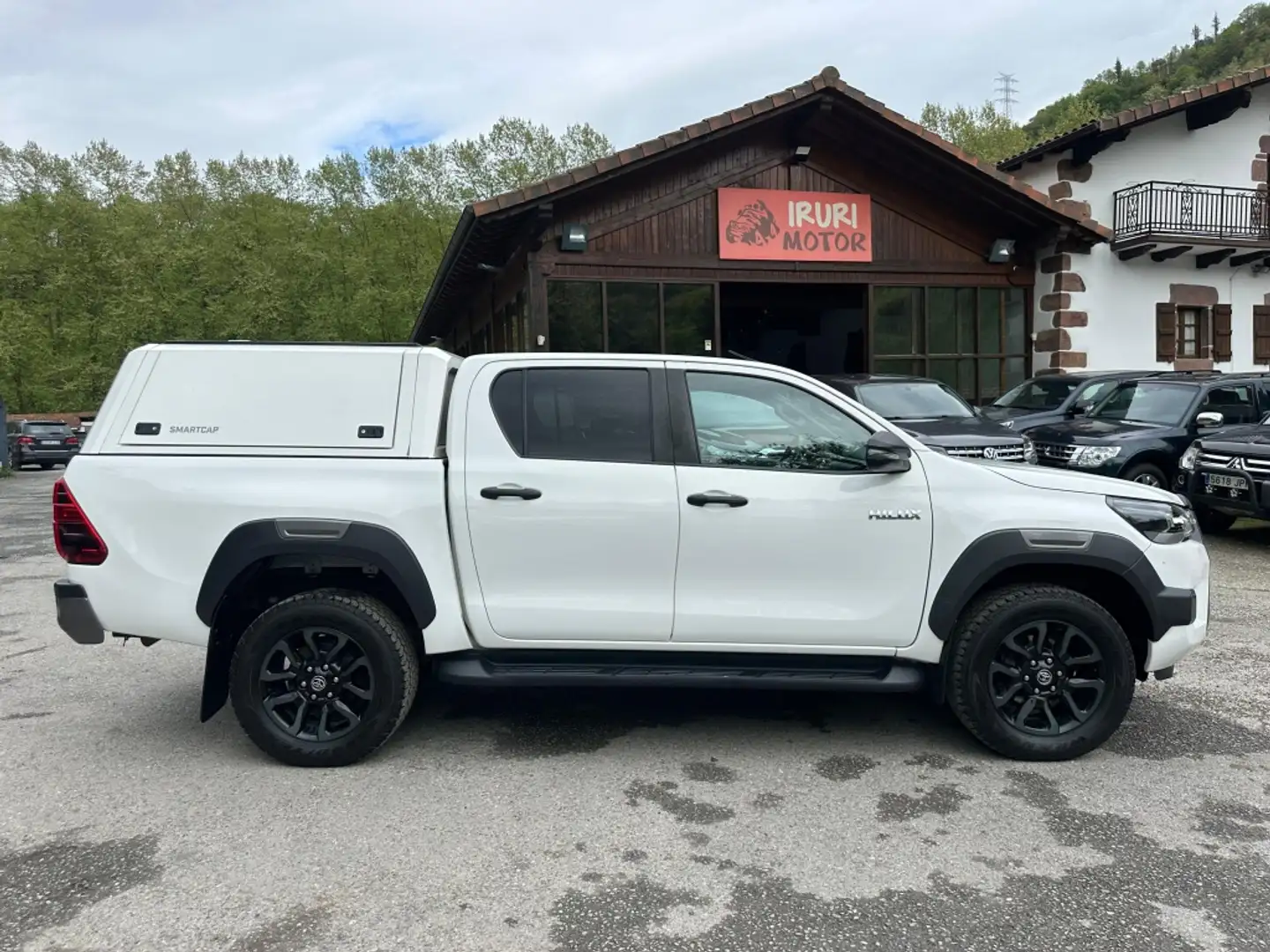 Toyota Hilux Cabina Doble Invincible Aut. Blanco - 1