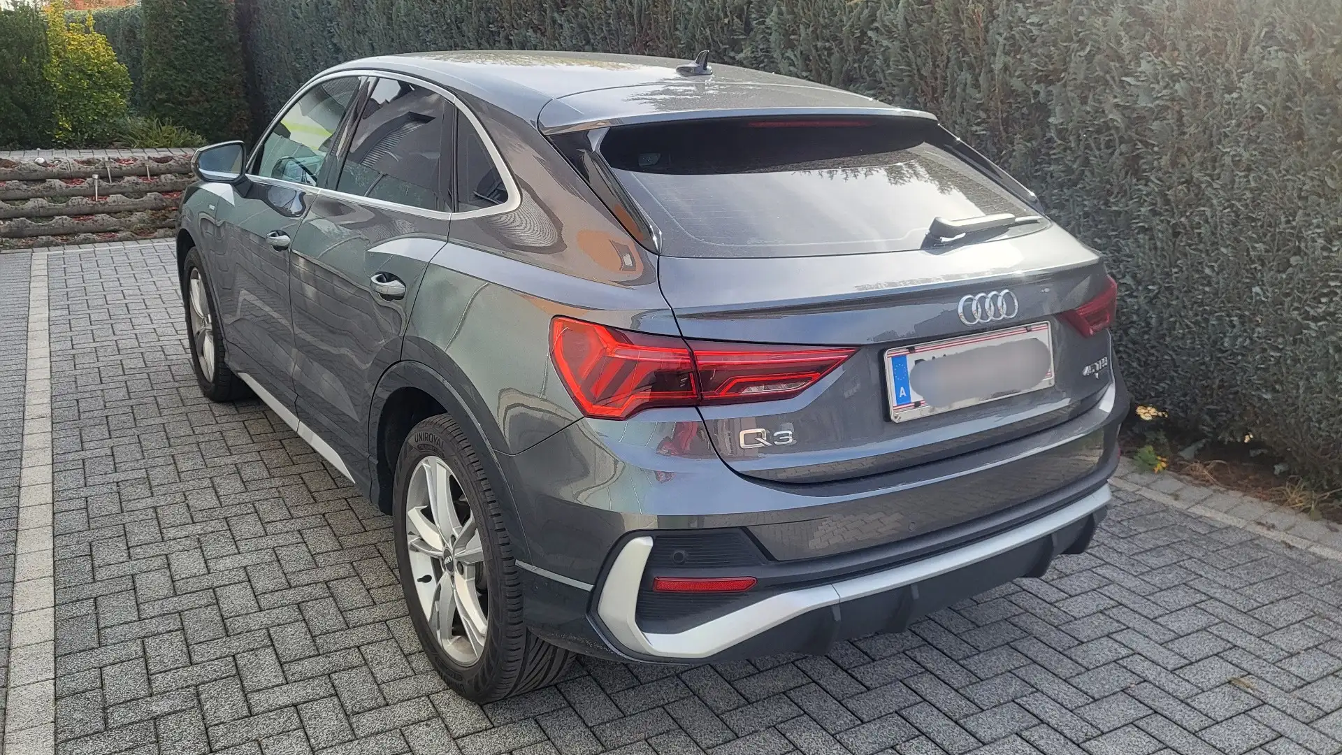 Audi Q3 Sportback 45 TFSI quattro S-Line S-tronic Grau - 2