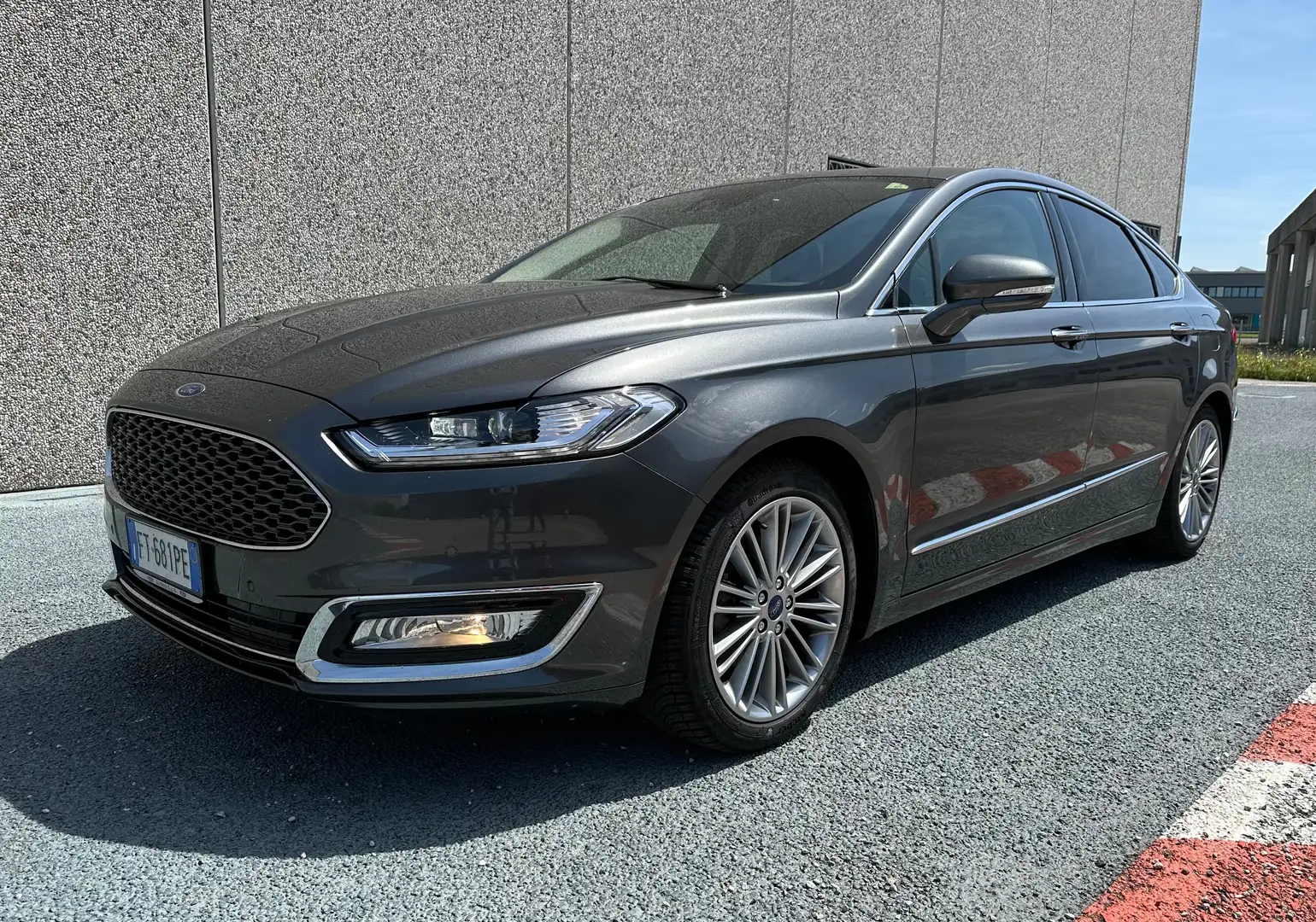 Ford Mondeo Mondeo  Berlina 4p 2.0 hybrid Vignale ecvt my18.75 Grigio - 2