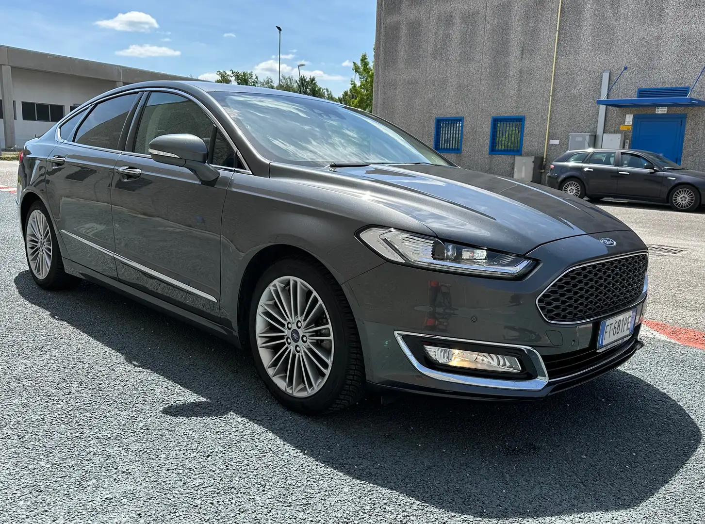 Ford Mondeo Mondeo  Berlina 4p 2.0 hybrid Vignale ecvt my18.75 Grigio - 1