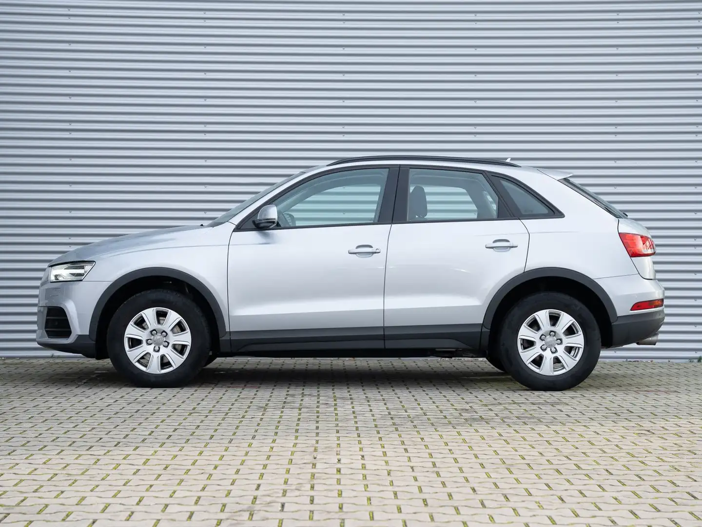 Audi Q3 BASIS++QUATTRO+MMI+NAVI+TEMPOMAT+XENON++ Silber - 2