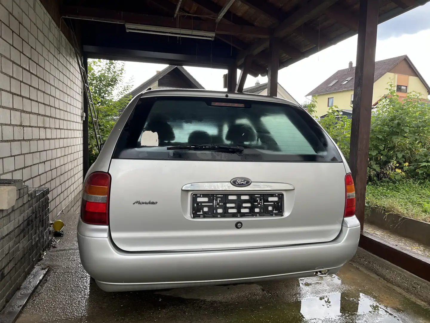 Ford Mondeo Turnier 1.8 16V Silber - 1