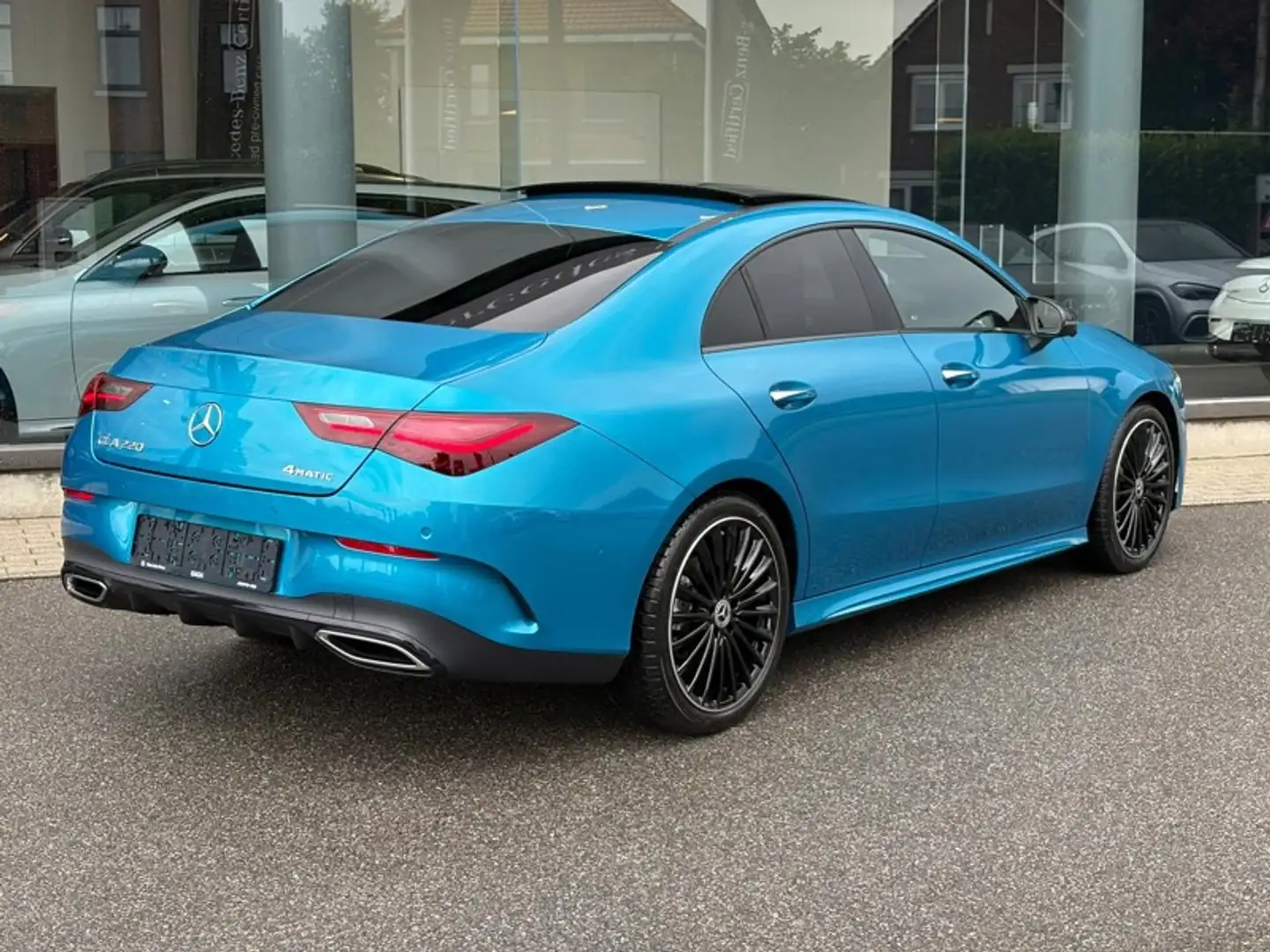 Mercedes-Benz CLA 220 Coupé 4Matic AMG Pack Night Burmester Pano Blauw - 2