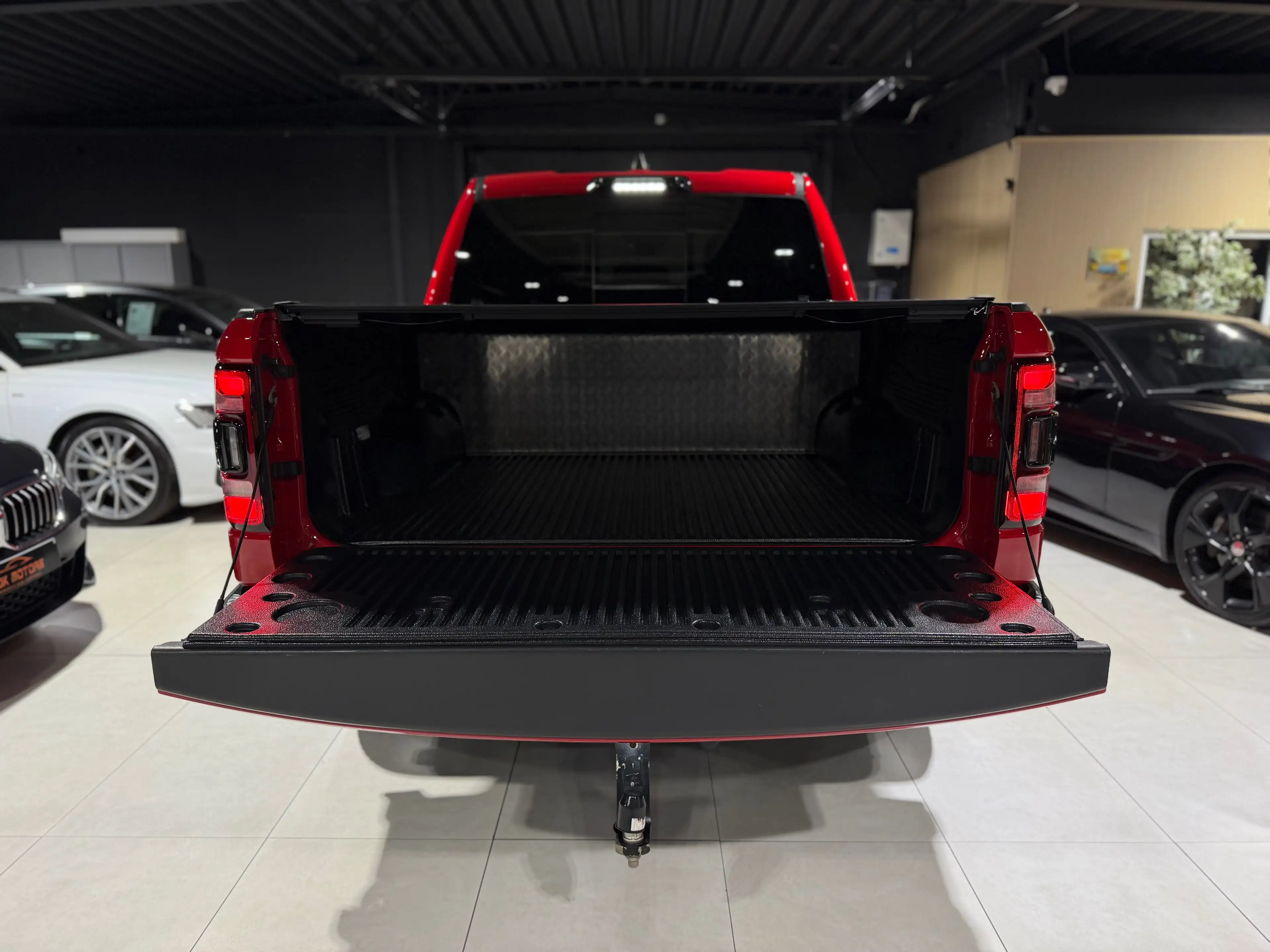Dodge RAM 1500 REBEL HEMI E-TORQUE LPG 200L HEAD-UP DISTRONIC+ PANORAMIQUE GPS CAMERA 360 KEYLESS LED TVAC — photo 6