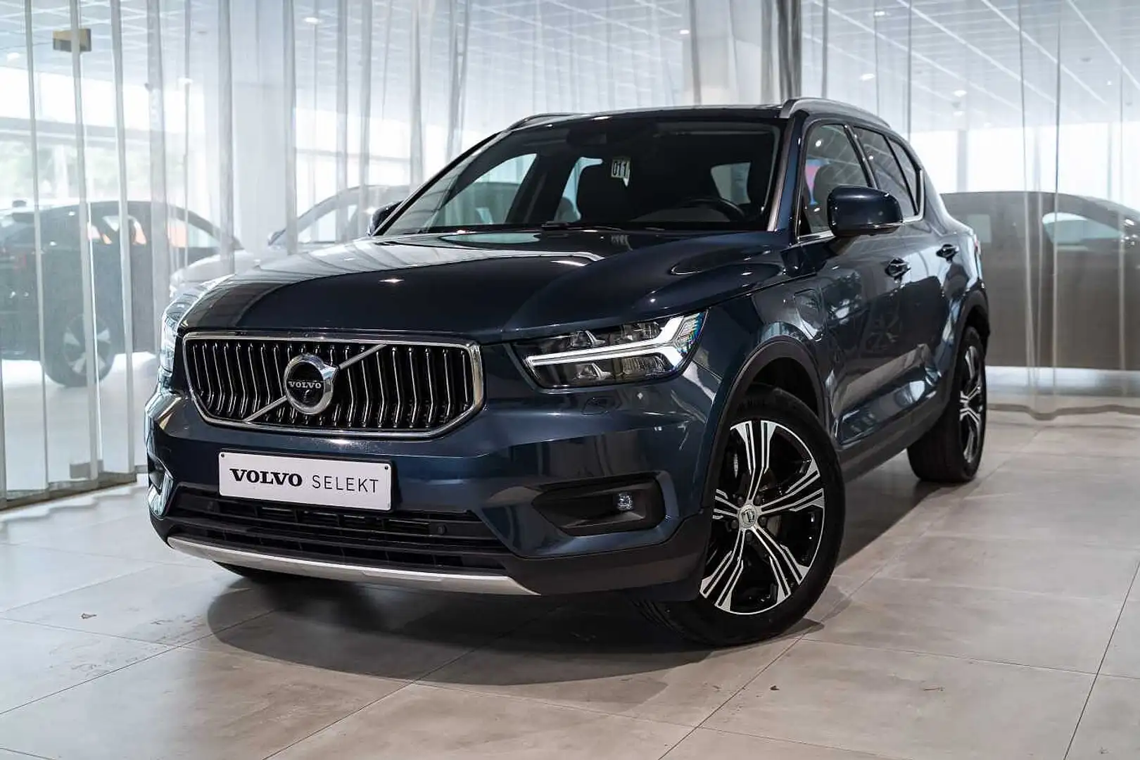 Volvo XC40 Inscription, T5 plug-in hybrid Blauw - 1